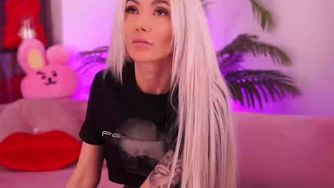 Snapshot of therealfallingangel chatting on January 9, 2025, 3:34 pm Deea online show from January 9, 2025, 3:34 pm