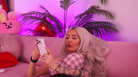 Snapshot of therealfallingangel chatting on January 11, 2025, 6:12 pm Deea online show from January 11, 2025, 6:12 pm