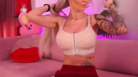 Snapshot of therealfallingangel chatting on February 28, 2025, 9:58 am Deea online show from February 28, 2025, 9:58 am