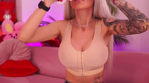 Snapshot of therealfallingangel chatting on March 6, 2025, 8:41 am Deea online show from March 6, 2025, 8:41 am