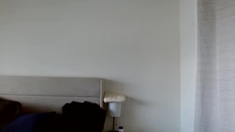 Yoshi online show from November 25, 2025, 6:08 pm