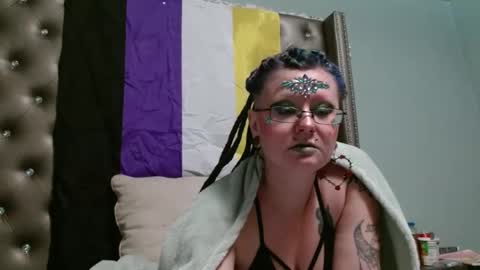 Snapshot of thesirenscall chatting on December 4, 2025, 1:48 am Siren of the Fae online show from December 4, 2025, 1:48 am