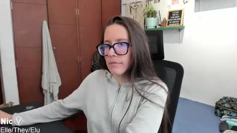 Nicole online show from December 22, 2025, 8:17 pm