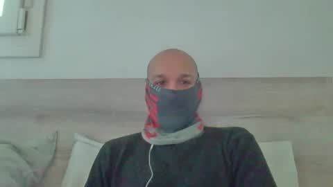 Snapshot of thetubedscarfguy chatting on December 18, 2024, 9:25 am Scarf guy online show from December 18, 2024, 9:25 am