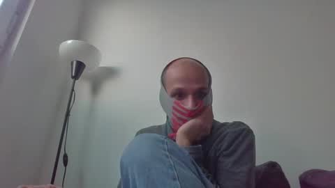 Snapshot of thetubedscarfguy chatting on February 23, 2025, 4:13 pm Scarf guy online show from February 23, 2025, 4:13 pm