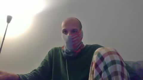 Snapshot of thetubedscarfguy chatting on October 21, 2025, 6:25 am Scarf guy online show from October 21, 2025, 6:25 am