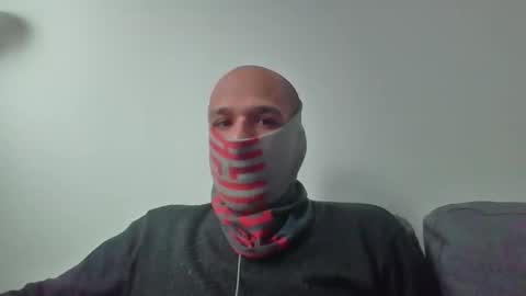 Snapshot of thetubedscarfguy chatting on November 4, 2025, 8:57 am Scarf guy online show from November 4, 2025, 8:57 am