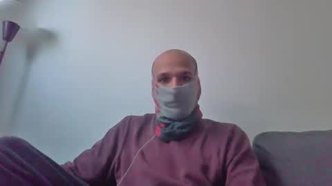 Snapshot of thetubedscarfguy chatting on November 26, 2025, 9:10 am Scarf guy online show from November 26, 2025, 9:10 am