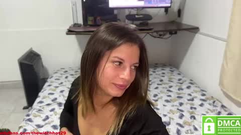 Snapshot of thewitchhot chatting on May 8, 2026, 10:26 pm Gretel y Nick online show from May 8, 2026, 10:26 pm