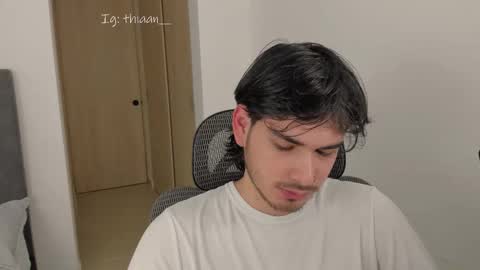 Snapshot of thiaan__ chatting on January 5, 2026, 11:30 pm thiaan__ online show from January 5, 2026, 11:30 pm