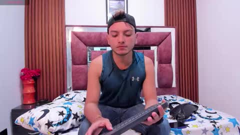 Snapshot of thiago_duval chatting on December 17, 2025, 2:06 am Thiago online show from December 17, 2025, 2:06 am