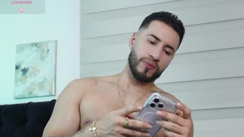 Snapshot of thiago_hill chatting on April 26, 2026, 1:14 am Thiago online show from April 26, 2026, 1:14 am