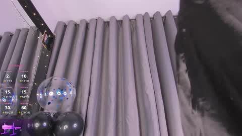 SanThiago online show from November 19, 2025, 10:32 pm