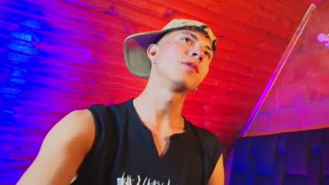 thiago_n_sam online show from November 21, 2025, 9:35 pm