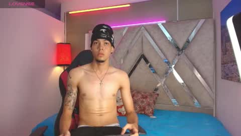 Snapshot of thiago_preston chatting on April 18, 2026, 7:40 pm Thiago online show from April 18, 2026, 7:40 pm
