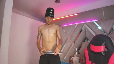 Snapshot of thiago_preston chatting on April 18, 2026, 7:58 pm Thiago online show from April 18, 2026, 7:58 pm