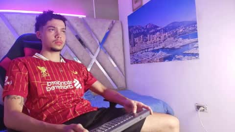 Snapshot of thiago_preston chatting on May 10, 2026, 7:19 pm Thiago online show from May 10, 2026, 7:19 pm