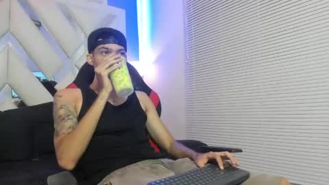 Snapshot of thiago_preston chatting on May 19, 2026, 7:31 pm Thiago online show from May 19, 2026, 7:31 pm