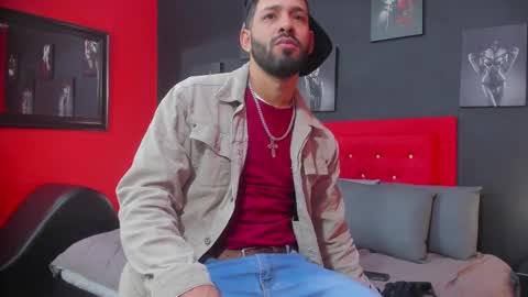 Thia Gomez online show from October 3, 2025, 12:35 pm