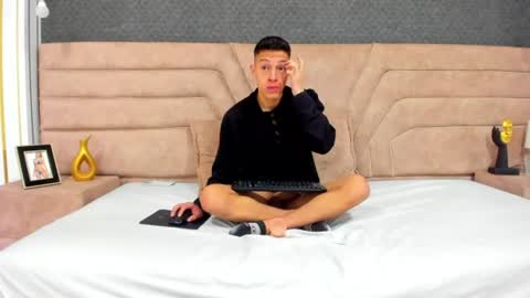 Thiago   online show from July 3, 2026, 3:35 am