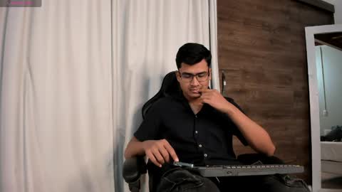 thiagovega_ online show from June 7, 2026, 3:54 am