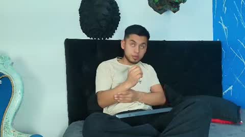 Snapshot of thiagovegga chatting on July 30, 2026, 5:17 am Thiago Vegga online show from July 30, 2026, 5:17 am