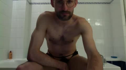 Snapshot of thibthib12 chatting on February 17, 2025, 5:43 pm Thibthib online show from February 17, 2025, 5:43 pm