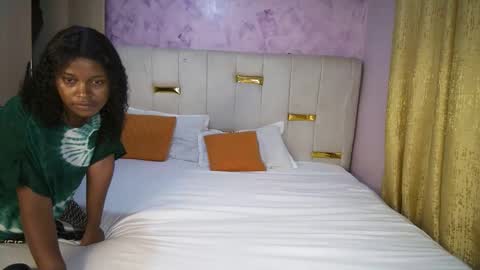 thick_n_flirty online show from April 20, 2026, 11:57 am