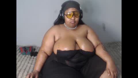 Snapshot of thickassmamie26 chatting on May 30, 2026, 8:11 am thickassmamie26 online show from May 30, 2026, 8:11 am