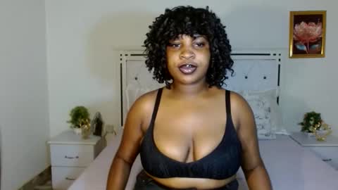 Snapshot of thickebonie chatting on April 29, 2026, 5:33 am Nikita online show from April 29, 2026, 5:33 am