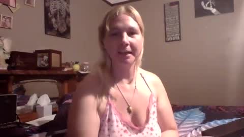 Snapshot of thickthighs_92 chatting on September 19, 2025, 1:51 am Thickthighs92 online show from September 19, 2025, 1:51 am