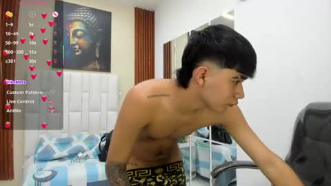  THIAGO COLLINS  online show from June 25, 2026, 11:31 pm