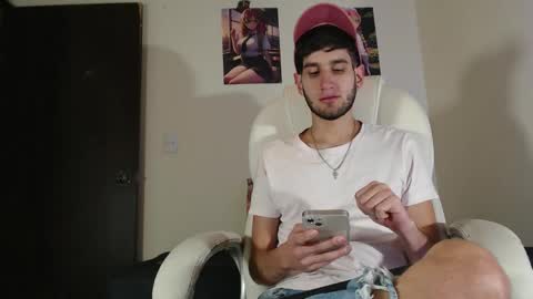 Snapshot of thiiago_tay chatting on December 21, 2024, 12:20 am Thiiago online show from December 21, 2024, 12:20 am