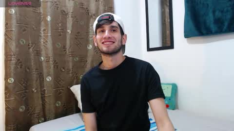 Snapshot of thiiago_tay chatting on November 15, 2025, 8:00 am Thiiago online show from November 15, 2025, 8:00 am