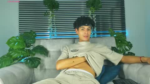 Thiago Saenzz online show from April 7, 2026, 5:19 am