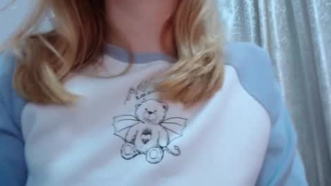 Snapshot of thin33 chatting on February 18, 2026, 2:40 am sara online show from February 18, 2026, 2:40 am