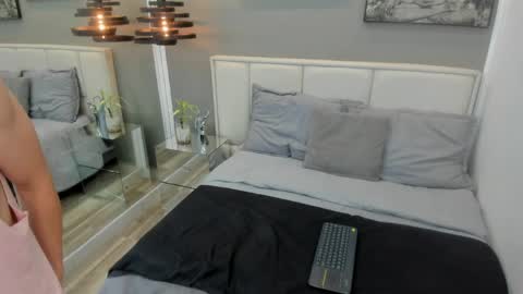 Thom online show from April 18, 2026, 11:58 am