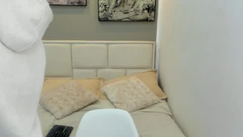 Snapshot of thom_ames chatting on May 29, 2026, 11:52 am Thom online show from May 29, 2026, 11:52 am