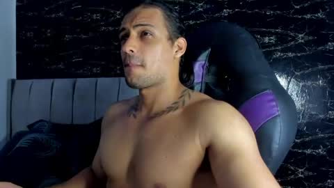 Snapshot of thomas__wayne chatting on May 25, 2026, 3:40 pm Thomas online show from May 25, 2026, 3:40 pm
