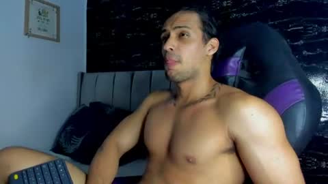 Snapshot of thomas__wayne chatting on July 28, 2026, 3:13 am Thomas online show from July 28, 2026, 3:13 am