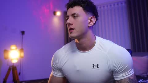 Snapshot of thomas_falcon1 chatting on January 3, 2025, 5:28 am Thomas Falcon online show from January 3, 2025, 5:28 am