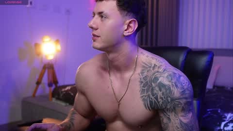 Snapshot of thomas_falcon1 chatting on January 4, 2025, 5:16 am Thomas Falcon online show from January 4, 2025, 5:16 am