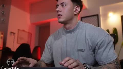 Snapshot of thomas_falcon1 chatting on February 10, 2025, 1:35 am Thomas Falcon online show from February 10, 2025, 1:35 am