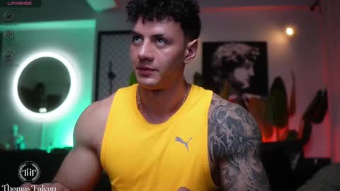 Snapshot of thomas_falcon1 chatting on February 28, 2025, 4:32 am Thomas Falcon online show from February 28, 2025, 4:32 am