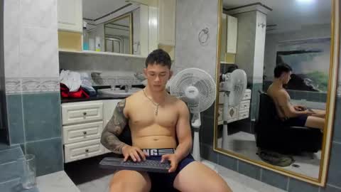 Snapshot of thomas_moon_ chatting on September 13, 2025, 1:11 pm Thomas online show from September 13, 2025, 1:11 pm