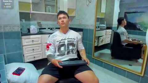 Snapshot of thomas_moon_ chatting on September 30, 2025, 11:26 am Thomas online show from September 30, 2025, 11:26 am