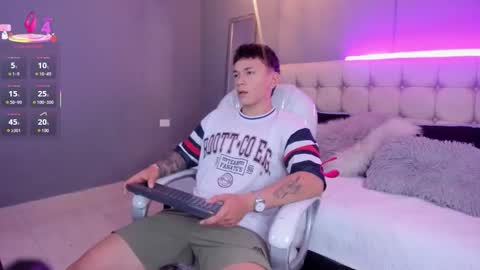 Snapshot of thomas_moon_ chatting on October 2, 2025, 11:17 am Thomas online show from October 2, 2025, 11:17 am