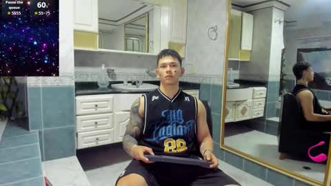 Snapshot of thomas_moon_ chatting on October 3, 2025, 11:29 am Thomas online show from October 3, 2025, 11:29 am