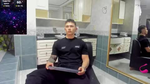 Snapshot of thomas_moon_ chatting on October 6, 2025, 12:24 pm Thomas online show from October 6, 2025, 12:24 pm