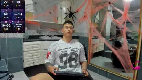 Snapshot of thomas_moon_ chatting on October 8, 2025, 11:52 am Thomas online show from October 8, 2025, 11:52 am